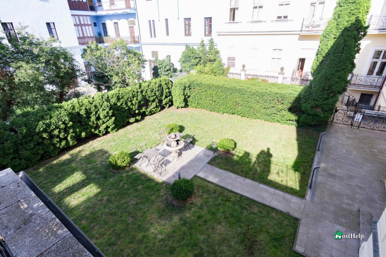 Unique Location With Hot-tub, Terrace And Garden Villa