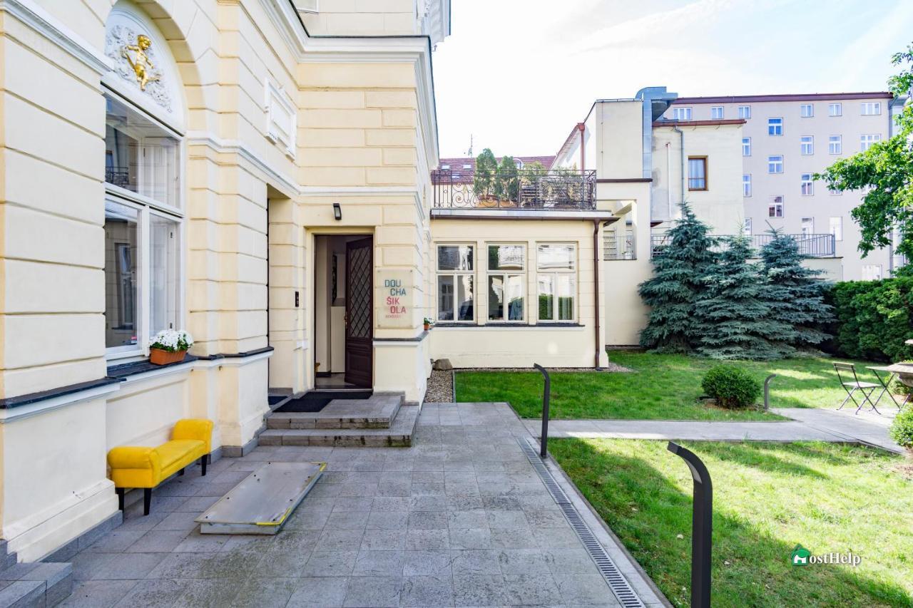 Unique Location With Hot-tub, Terrace And Garden Vila