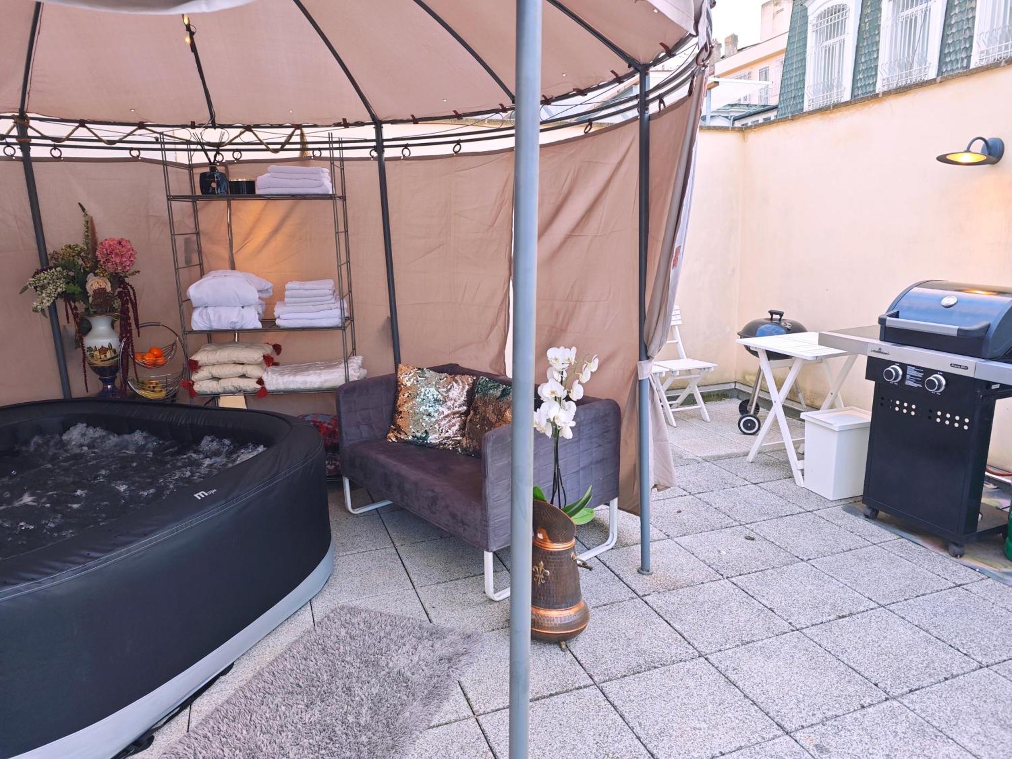 Unique Location With Hot-tub, Terrace And Garden Prag