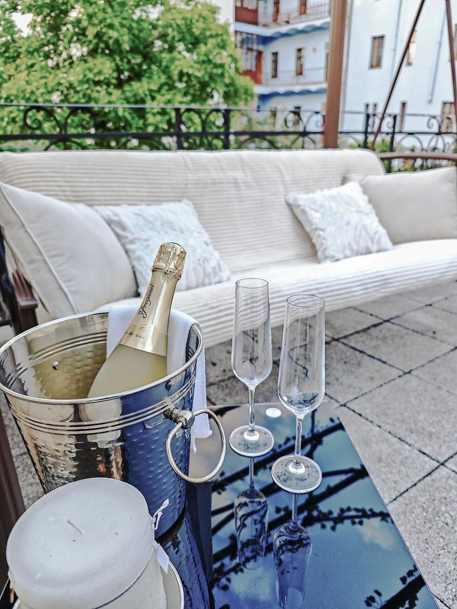 Unique Location With Hot-tub, Terrace And Garden *