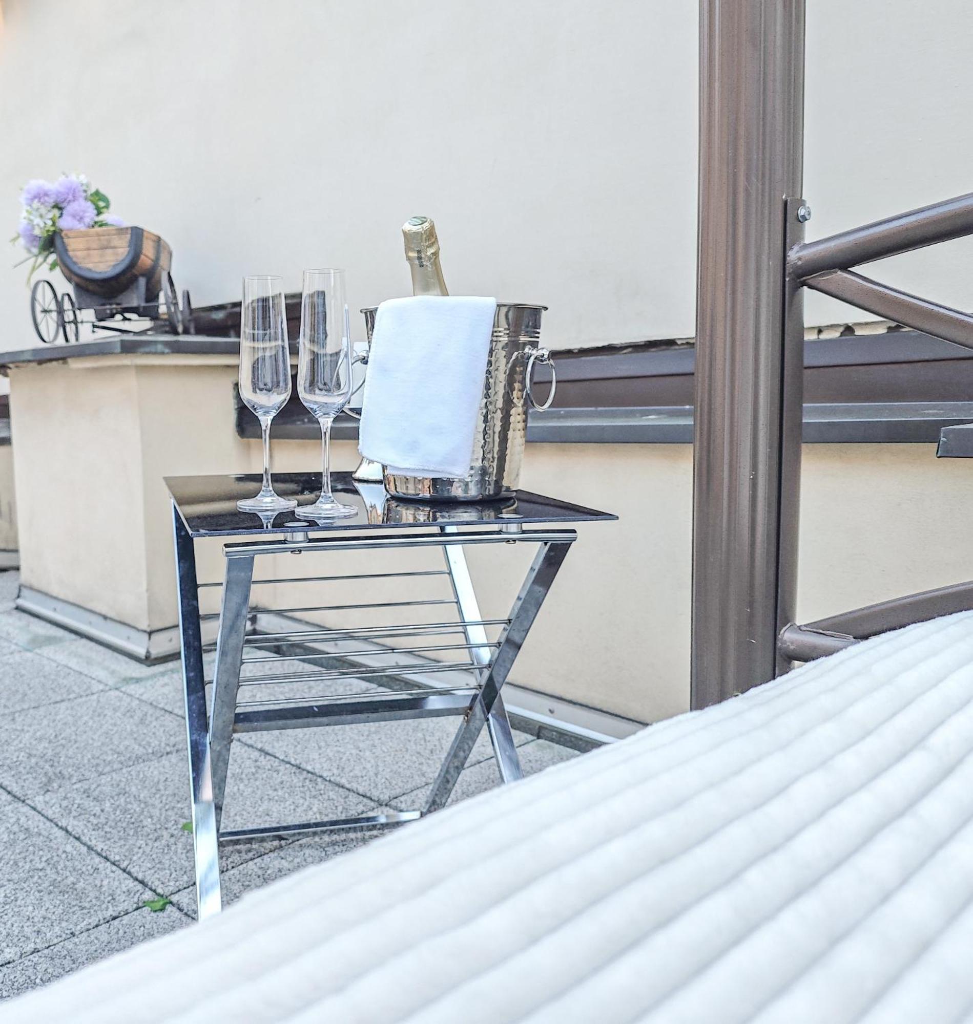 Unique Location With Hot-tub, Terrace And Garden * Praha